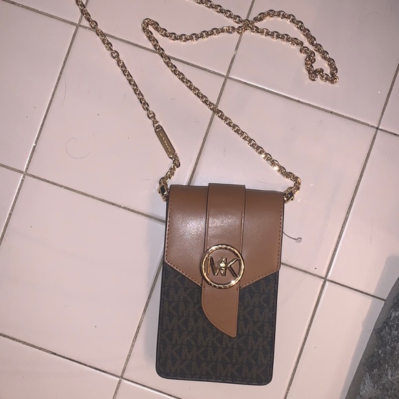 MICHAEL KORS Signature crossbody In reverse rectangle. GOLD CHAIN STRAP - Picture 1 of 16